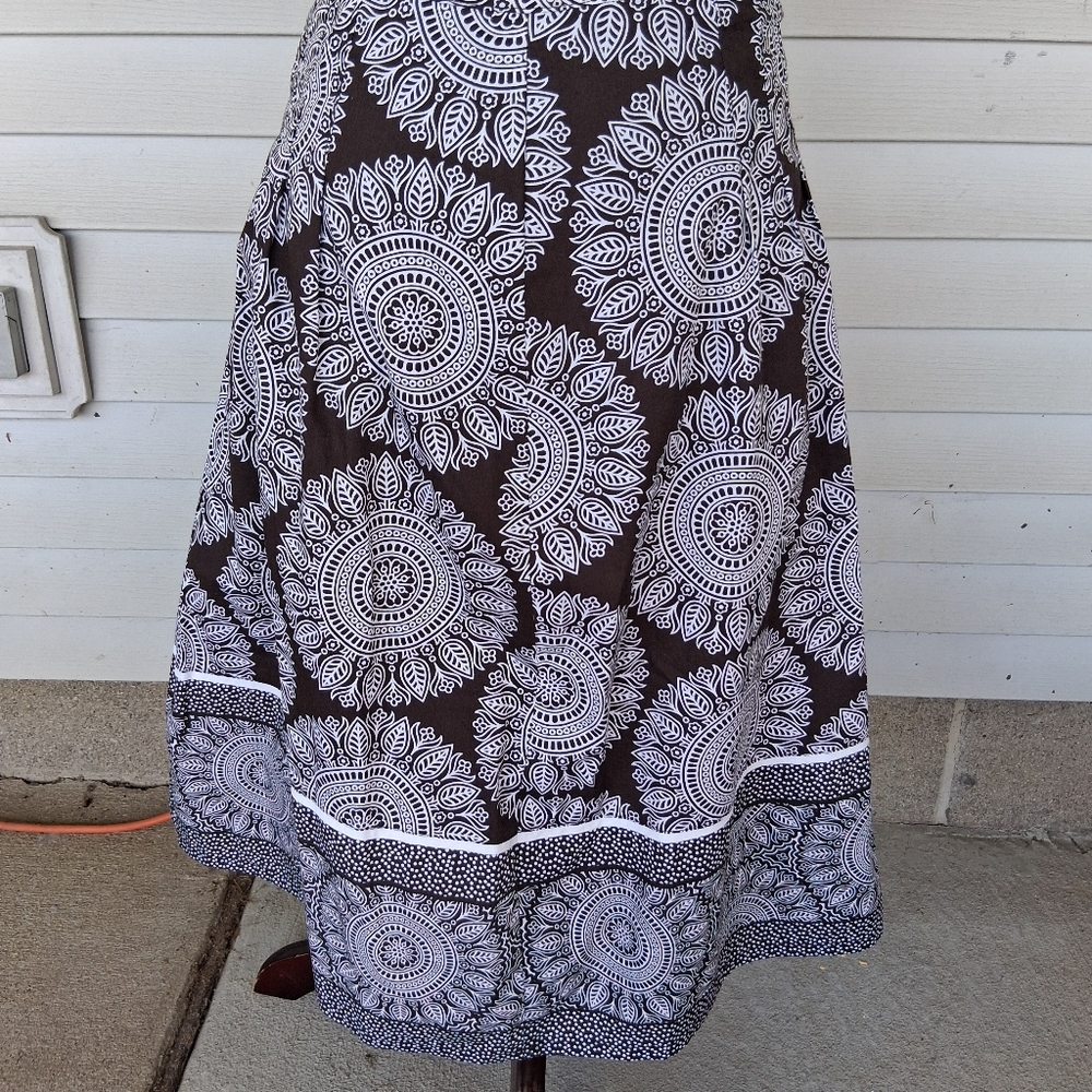 East 5th Size 12 Coffee Brown And White.